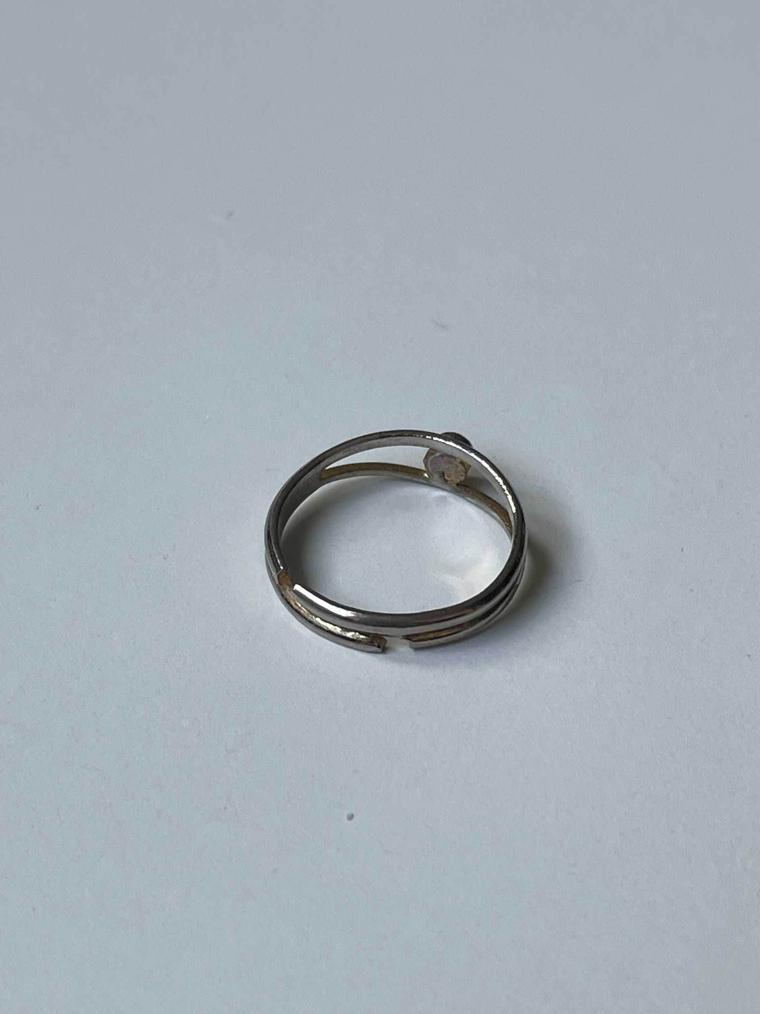 Vintage pierścionek złoty srebrny z cyrkonią kryształkiem 18mm