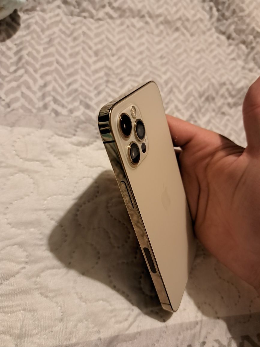 Iphone 12 pro Gold
