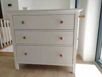 Cómoda branca IKEA Hemnes