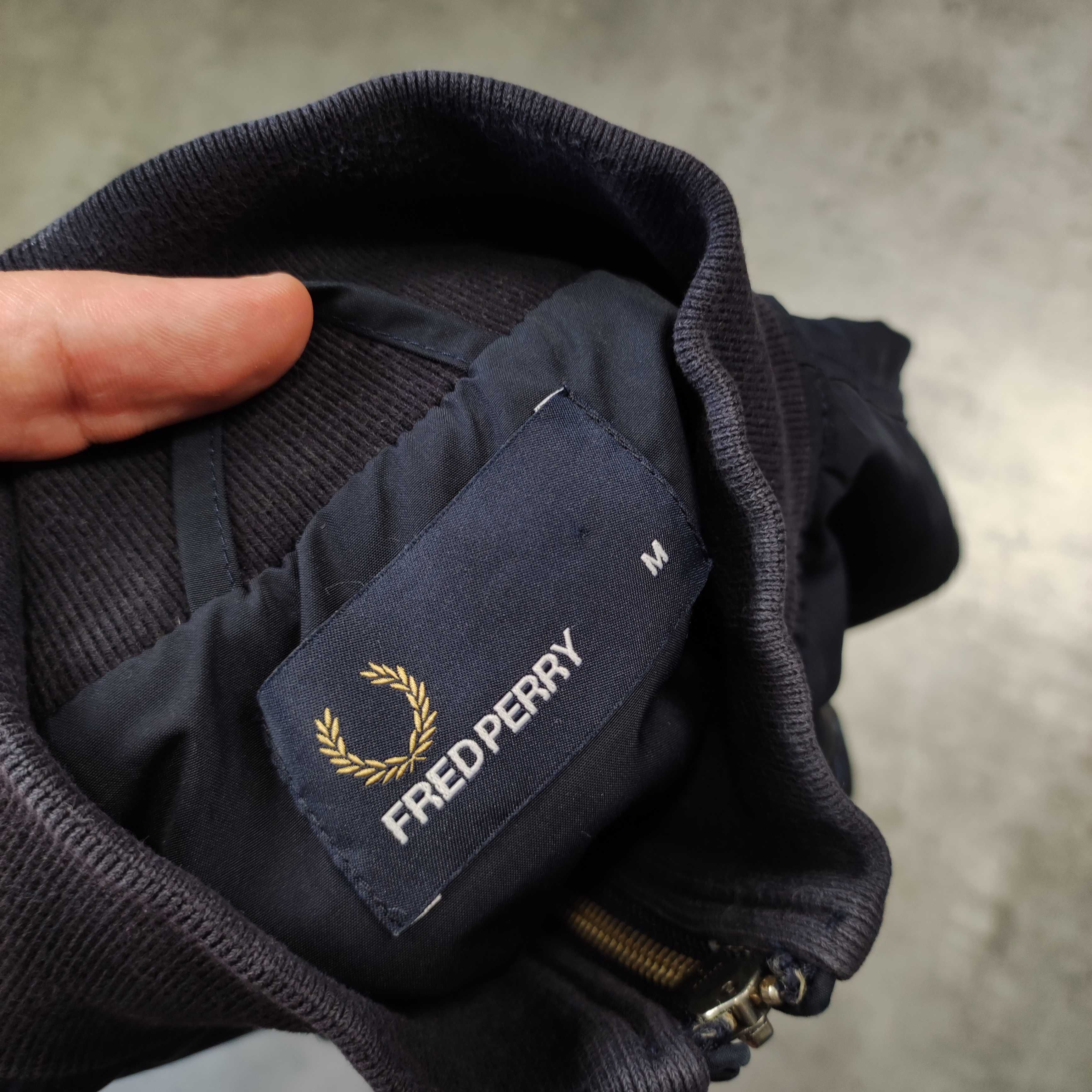 MĘSKA PREMIUM Kurtka Lekka Wiatrówka Granatowa Casuals Fred Perry Logo