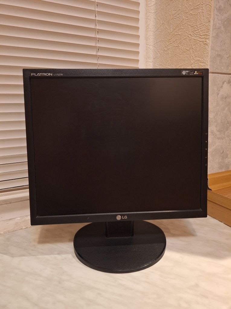 Монітор 17" LG Electronics L1752TR