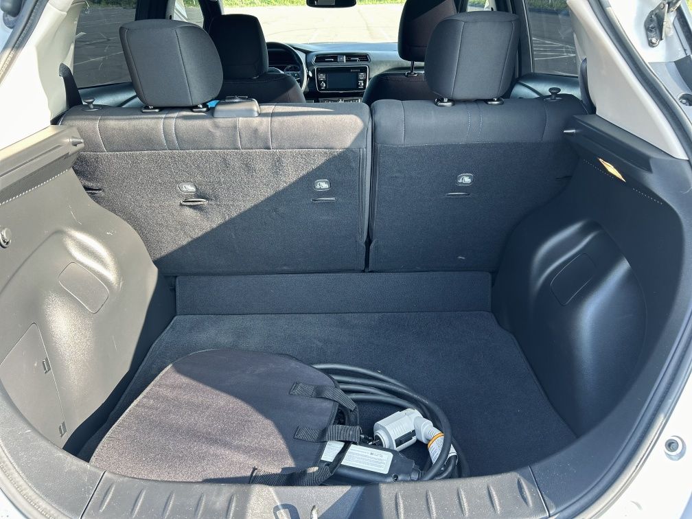 Nissan leaf ze1 2019
