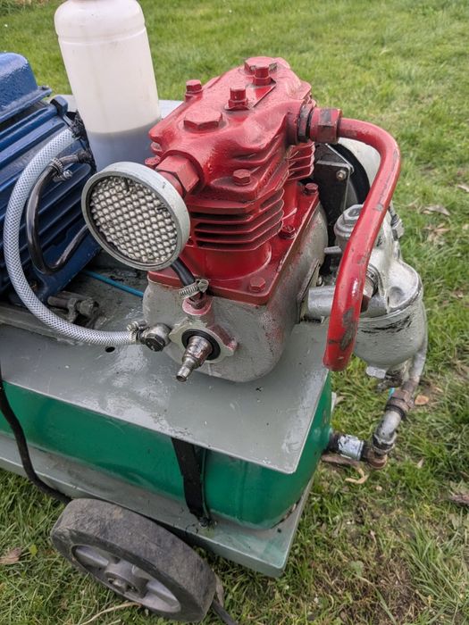 Kompresor sprężarka jelcz HS21 HS 21 dwutłokowy 380V siła 2.2KW