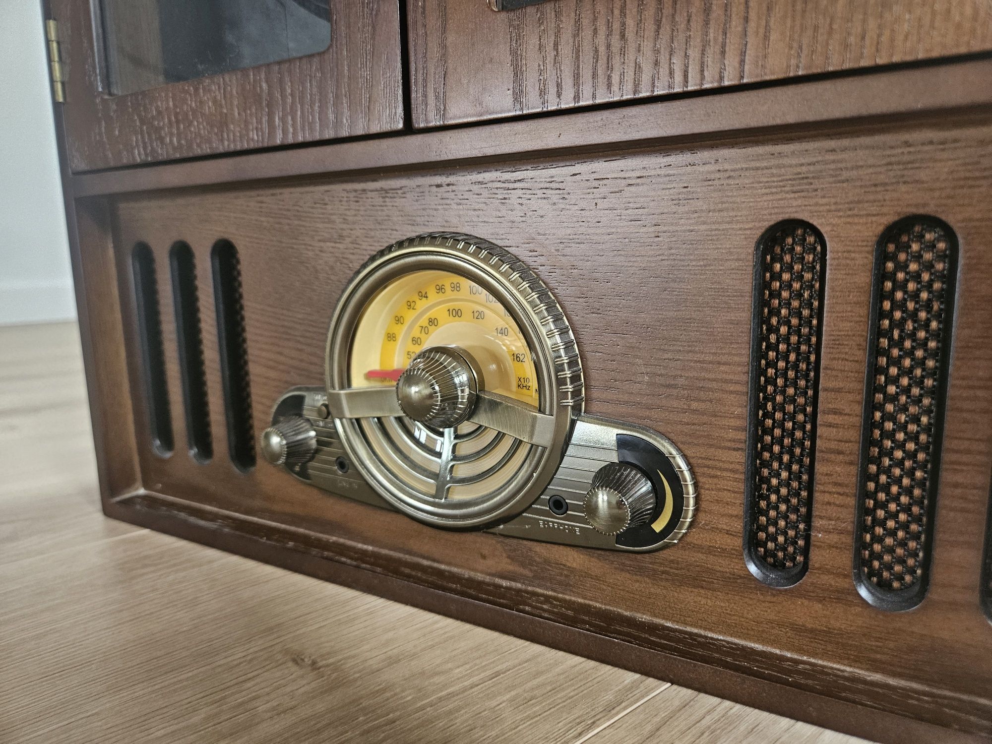 Gramofon w stylu retro