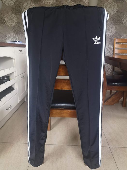 Dres damski Adidas zakupiony w firmowym sklepie, oryginalny