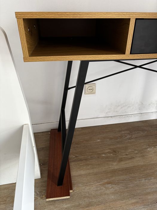 Gisele Secretária de Madeira e Metal