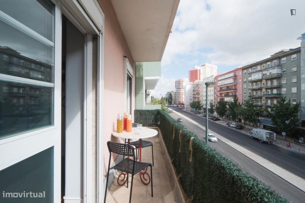 Quarto - localizado em Entrecampos Lisbon