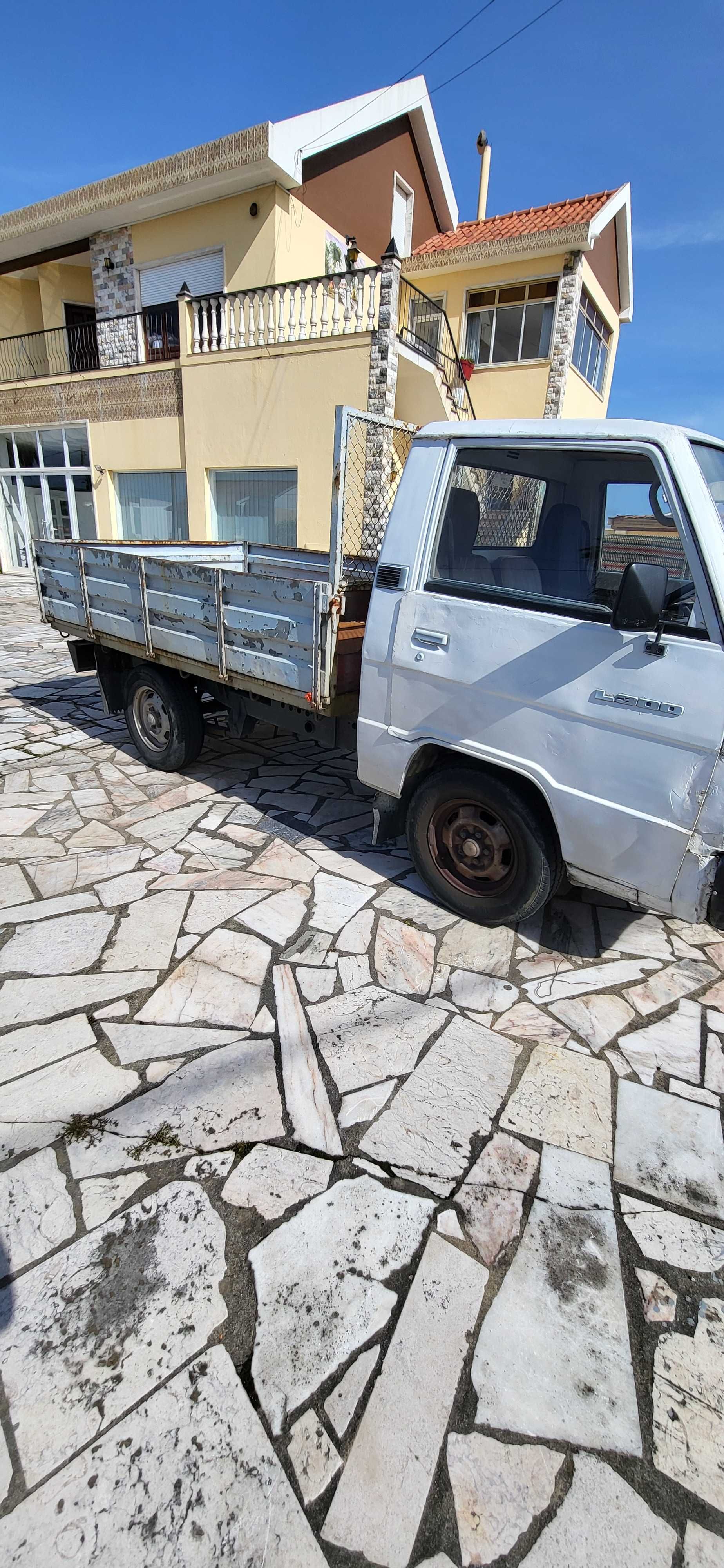 Mitsubishi L300. Sem direção assistida
