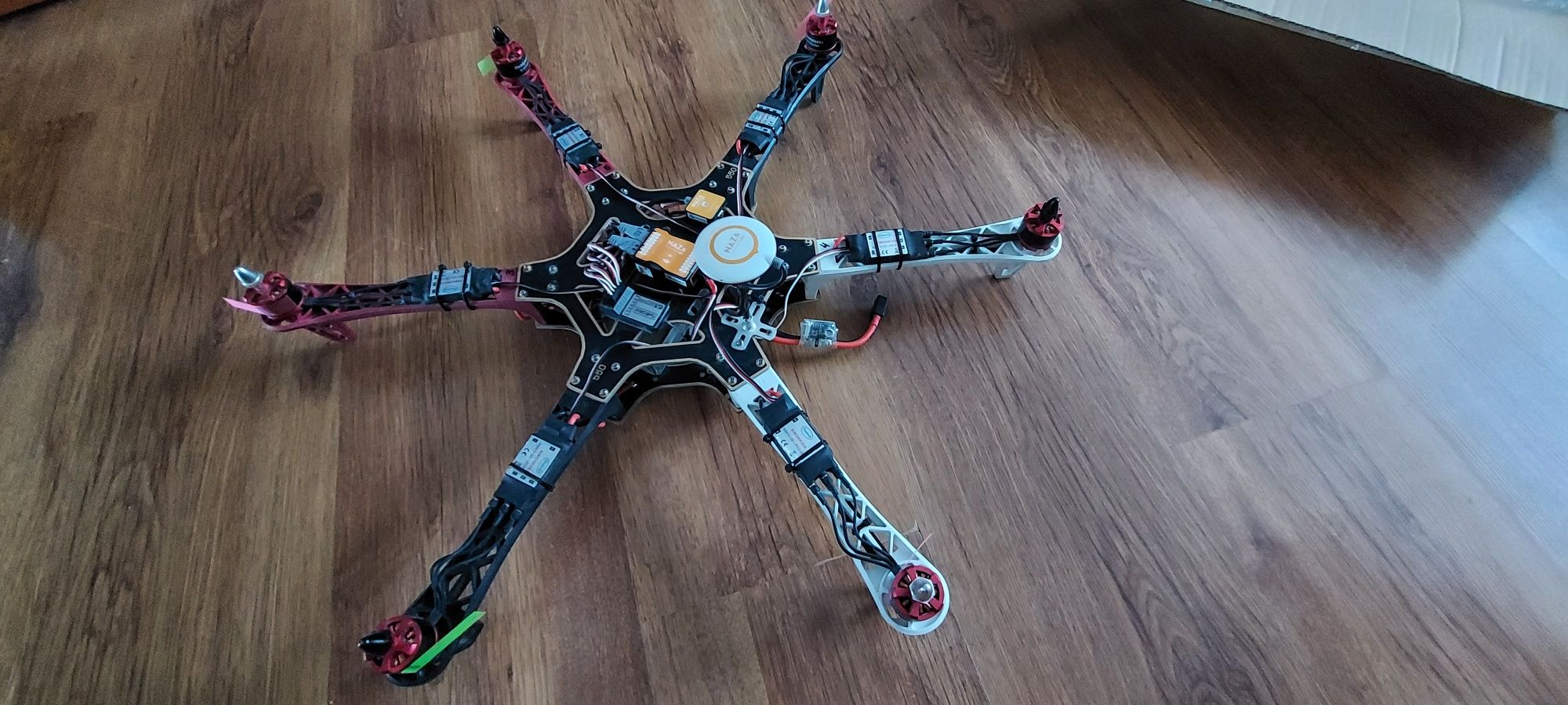 Dron hexacopter z DJI Naza V2