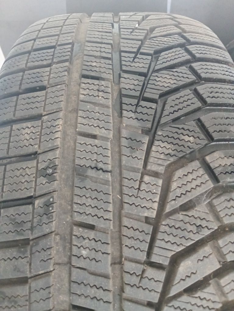 Hankook 245 /45 /19