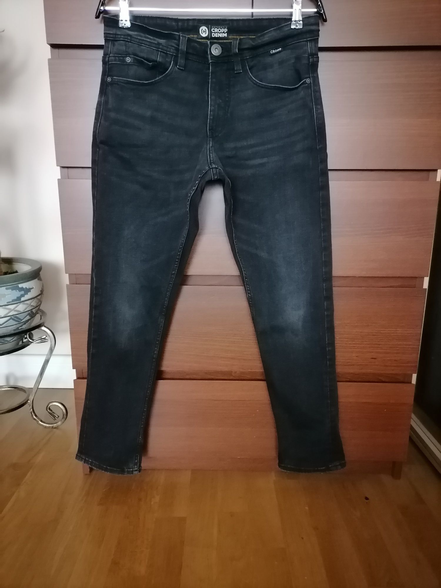 Spodnie dżinsowe ze streczem Cropp rozm. 28 stan idealny.