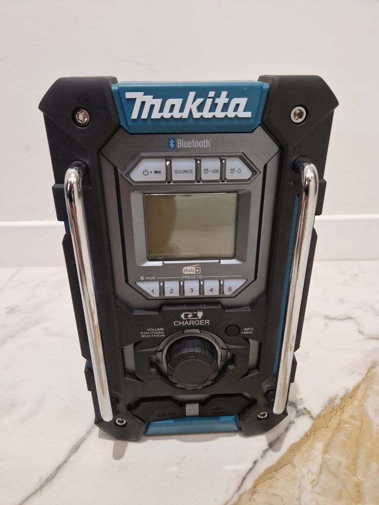 Radio Makita DMR301