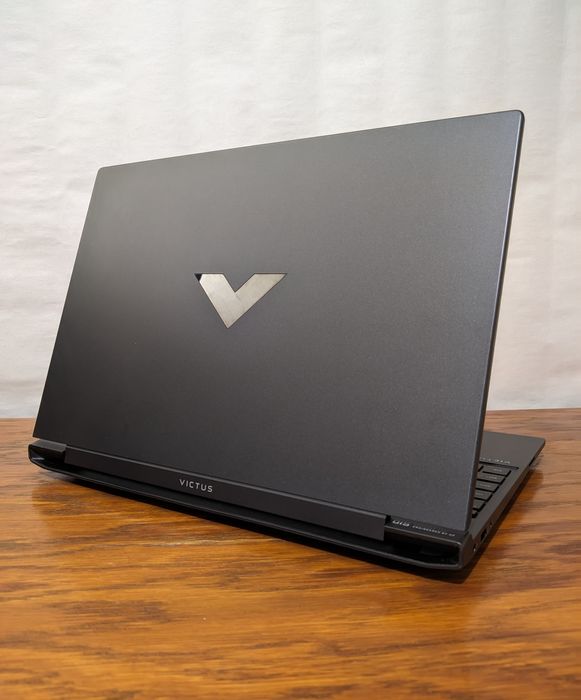 HP Victus 15 RTX4060 R7 8845HS 16RAM 1TB ssd