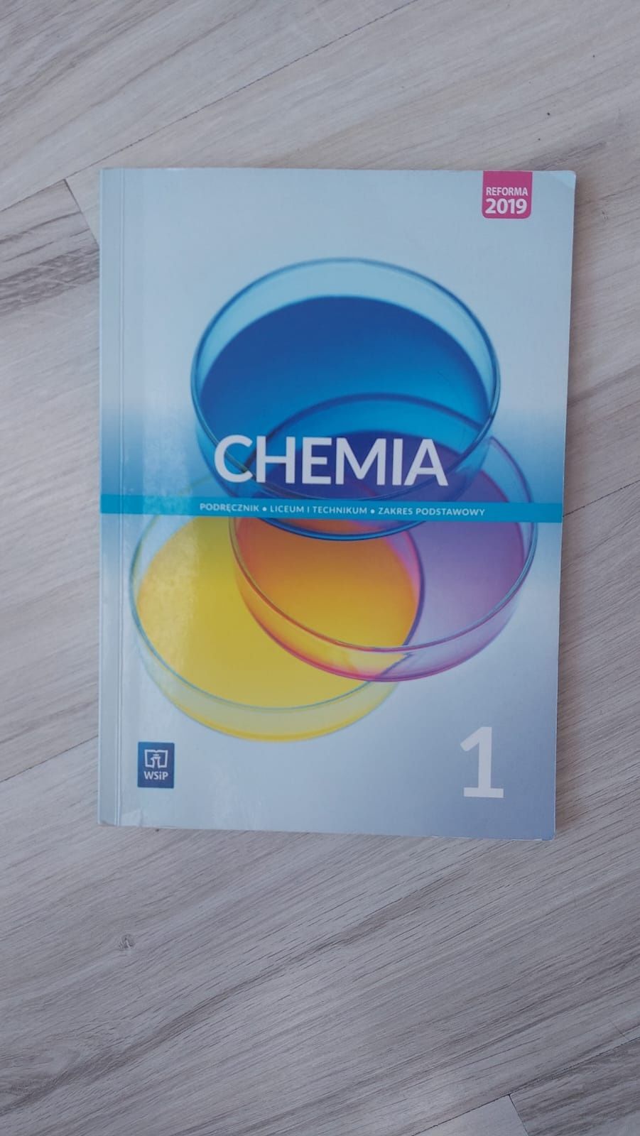 Chemia R.Janiuk,M.Chmurska podręcznik dla kl. 1 LO I technikum