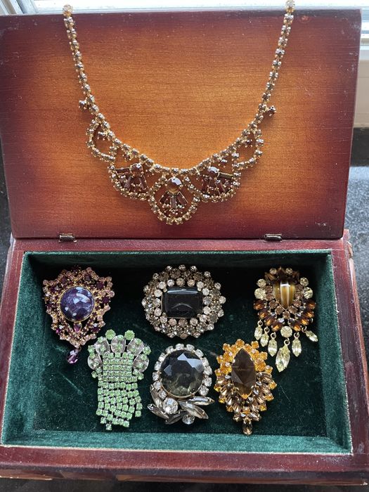 Прикраси брошки кольє стара Чехія