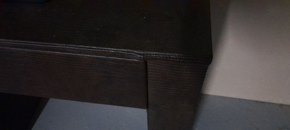 Mesas de cabeceira forradas pele