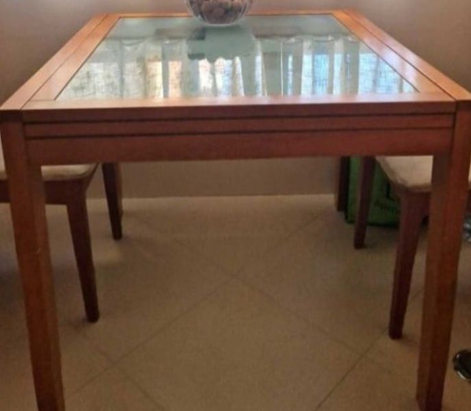 Vendo mesa + cama solteiro de ferro,enquanto ver anúncio está ativo