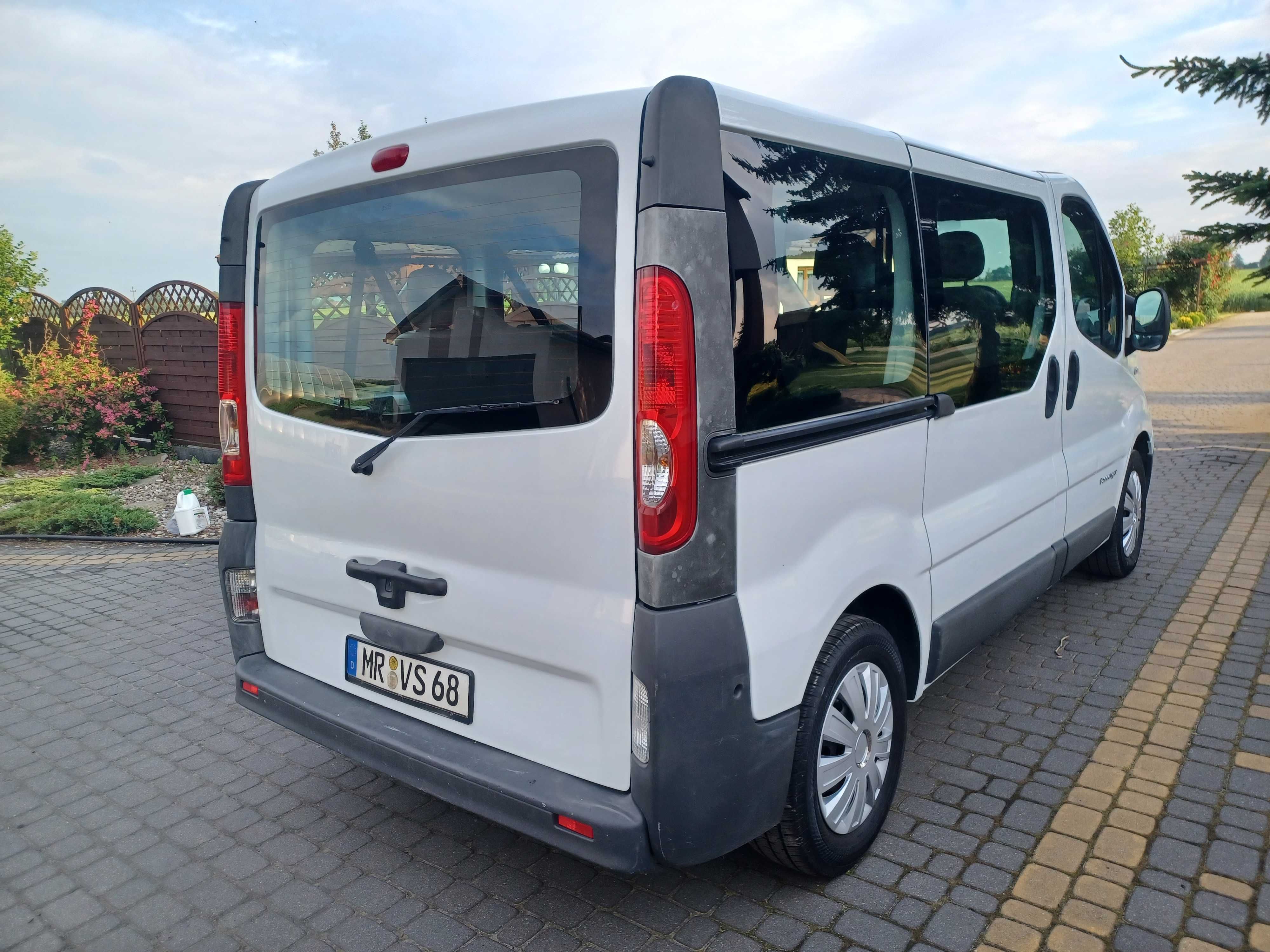 Renault Trafic 2.0 dci 115km 9 osob klima elektryka z Niemiec