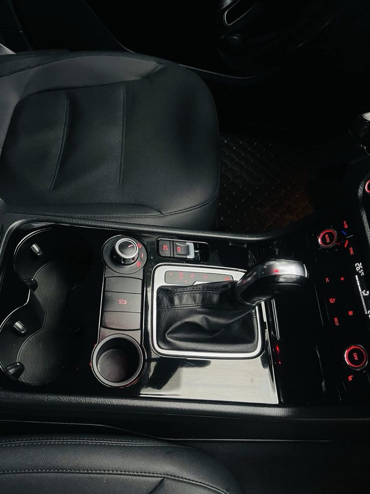 Продам Volkswagen Touareg 3.0TDI 2012 рік