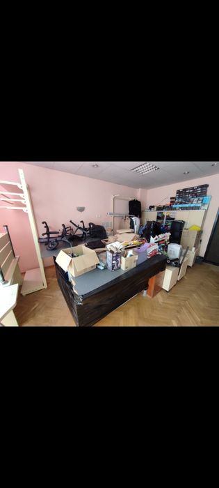 «Два офіси в одному: 70 м², метро 2 хвилини пішки!