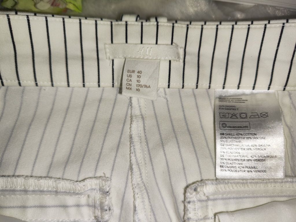 Białe spodnie w paski  H&M rozmiar z metki 40