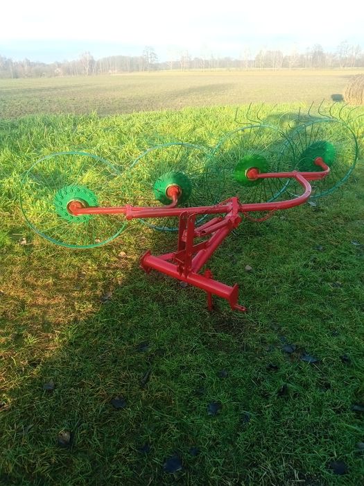 Zgrabiarka przetrząsarka gwiazdowa