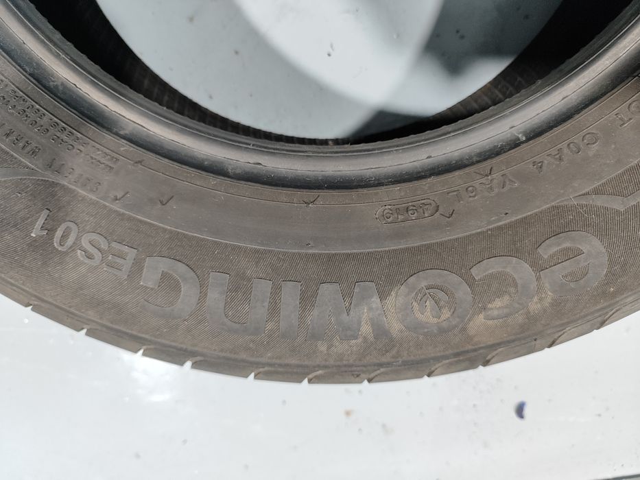 2 pneus semi novos 205-65R15 Kumho - Oferta dos portes