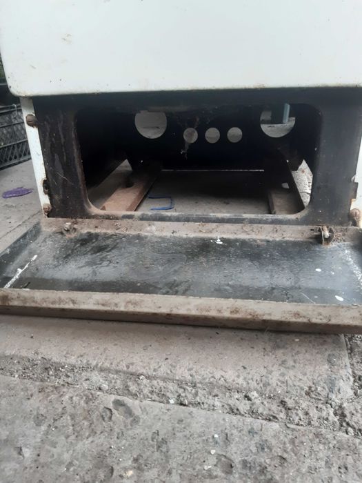 Газова плита на 4 конфорки, робоча