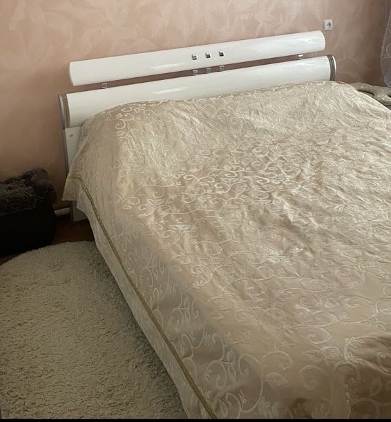 Кровать  евро размер с матрацом
