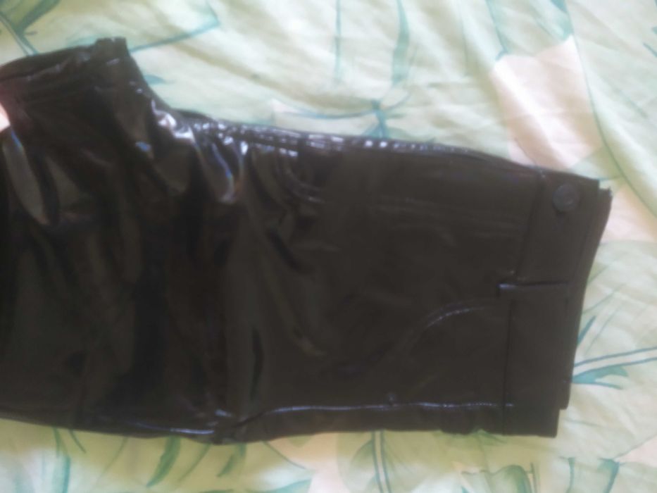 Spodnie rurki woskowane lakierowane lateksowe połyskujące nowe M