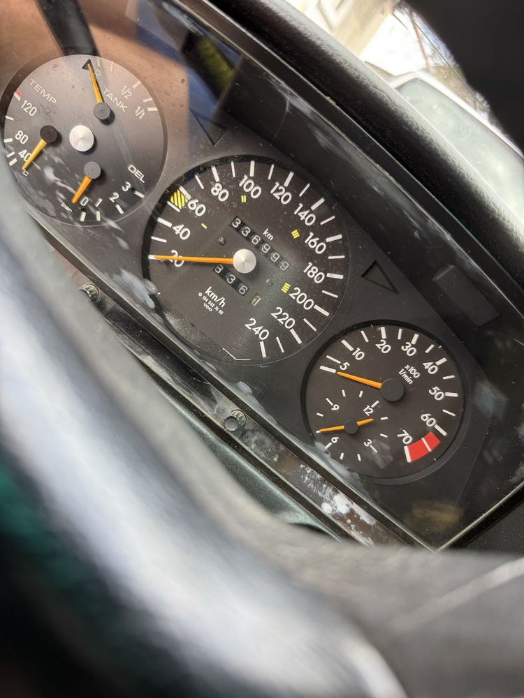 Mercedes W123 E230
