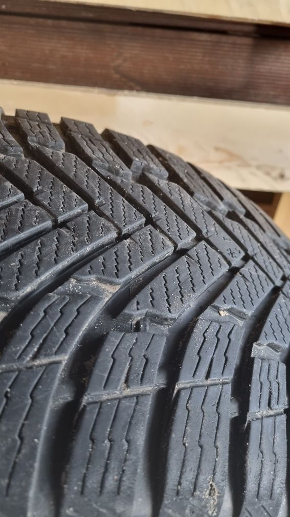 Opony Nokian 255/55R18