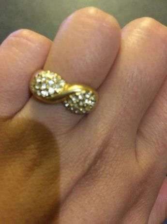 Anel banho ouro com cristais