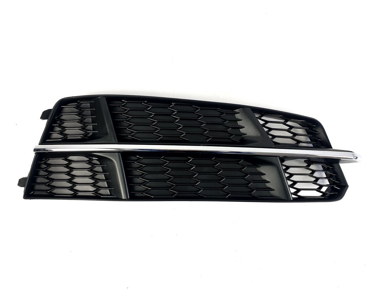 Решетки переднего бампера в стиле S-Line на Audi A6 C7 2014-2018 а