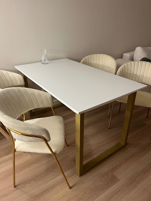 zestaw 4 krzeseł i stół rozkładany glamour