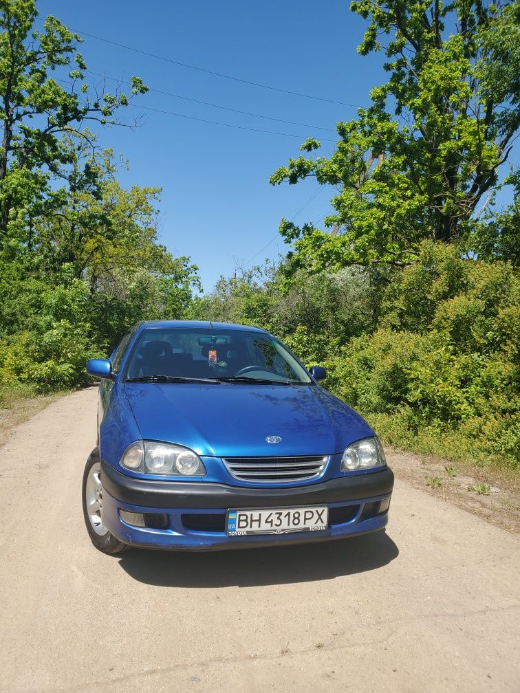 Продам Toyota Avensis 2.0