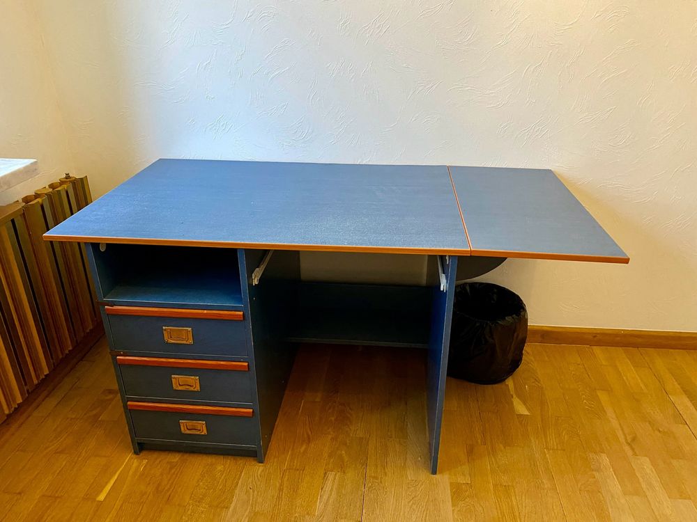 Zestaw niebieskich mebli Łóżko Szafa