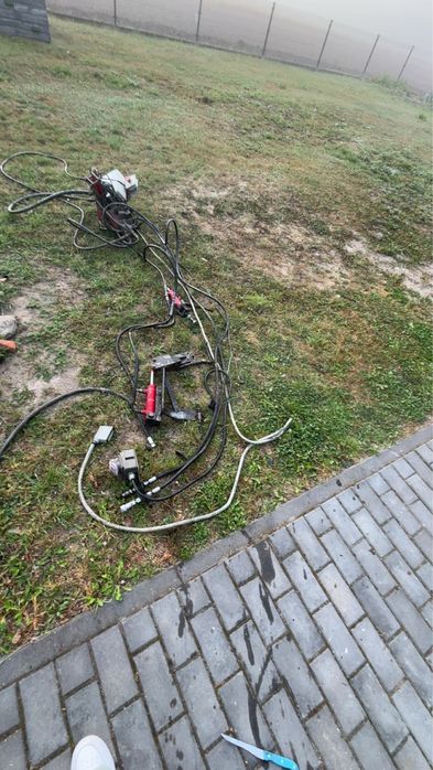 Agregat hydrauliczny z siłownikami i przewodami – sprawny zestaw