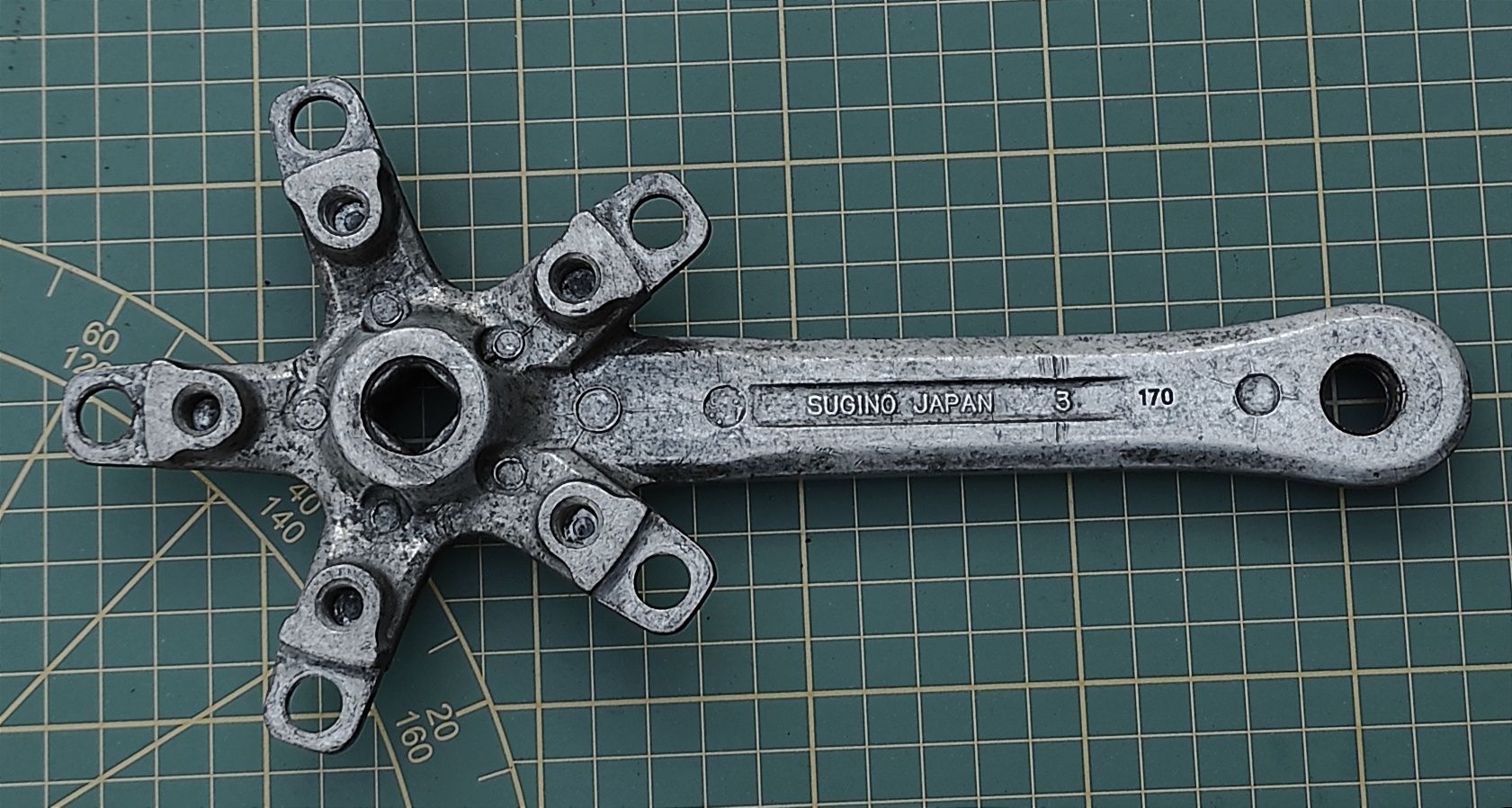 Mechanizm korbowy Sugino prawe ramię 170 mm