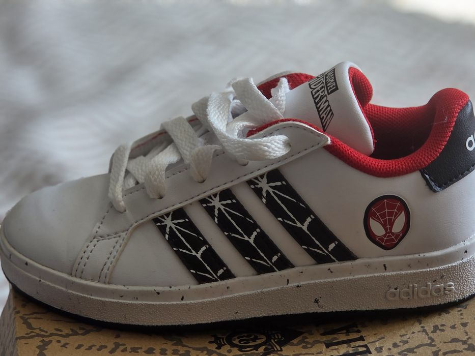 Продам детский кеды Adidas