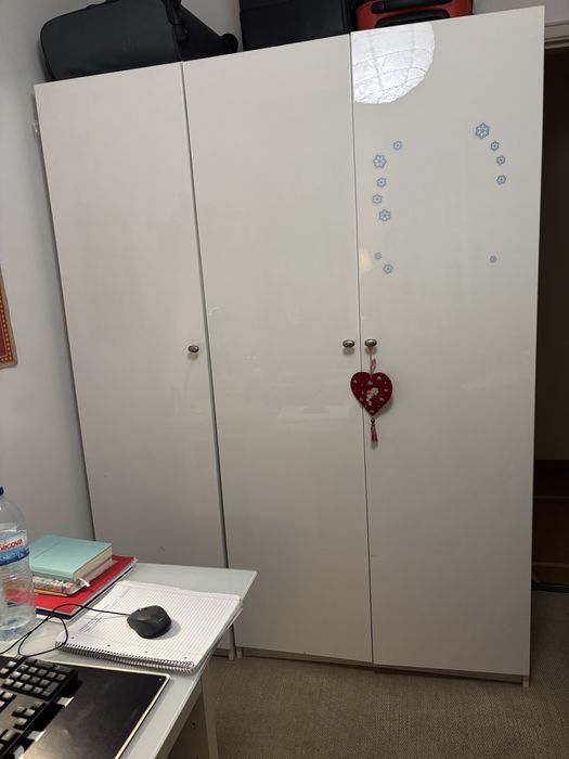 Roupeiro madeira lacada ikea