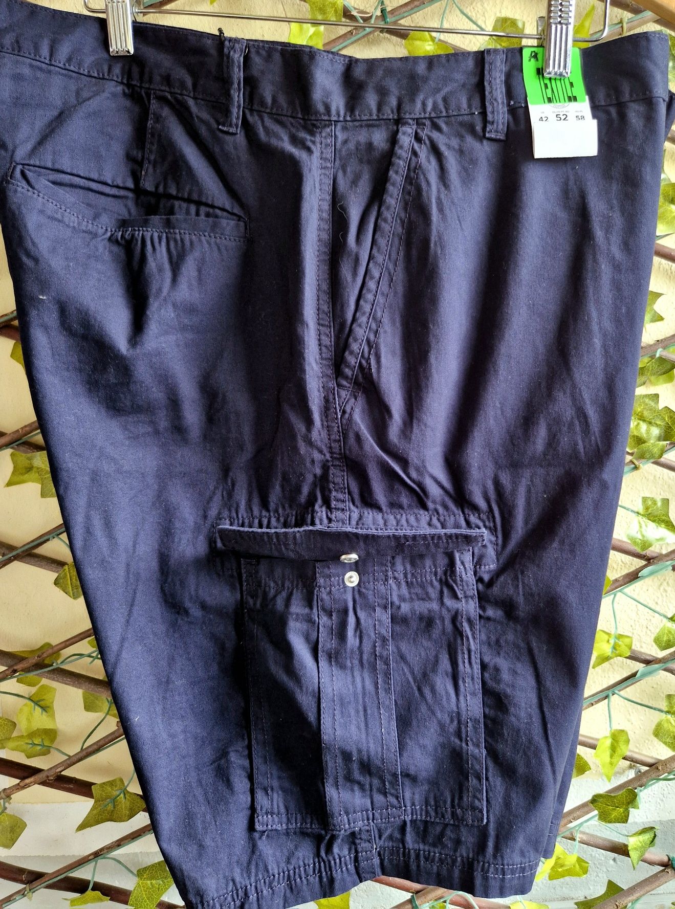 Calções bermudas novas com bolsos laterais em sarja
Xl n 48 n 50
Fabri