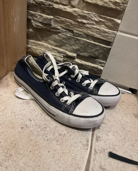 Granatowe trampki  In Extenso