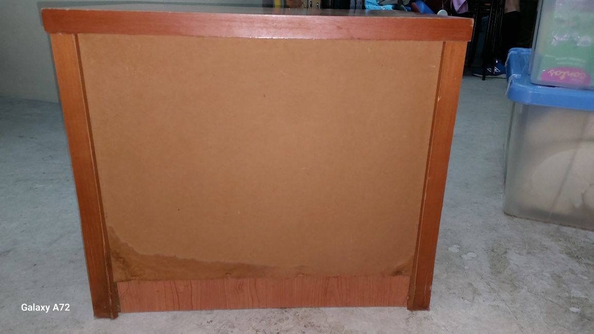 Cama de casal com 2 mesas de cabeceira