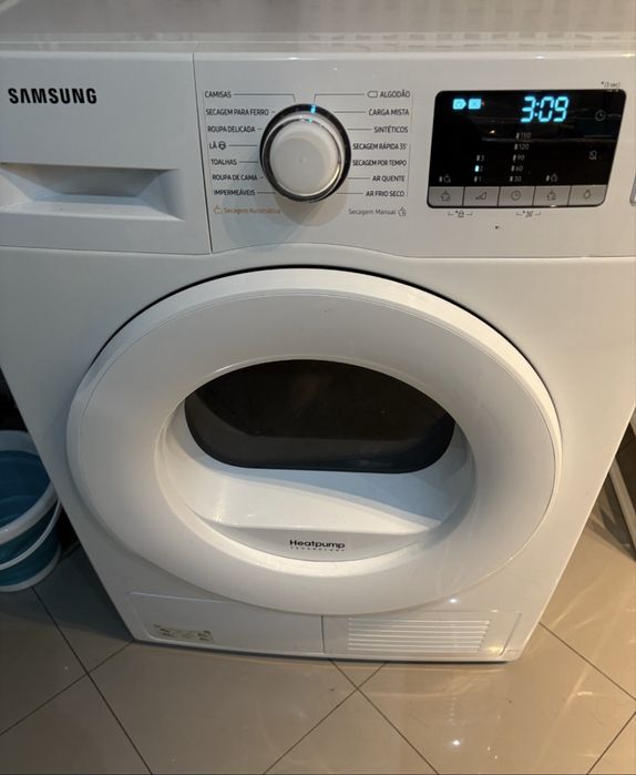 Máquina se secar roupas Samsung com resercatório