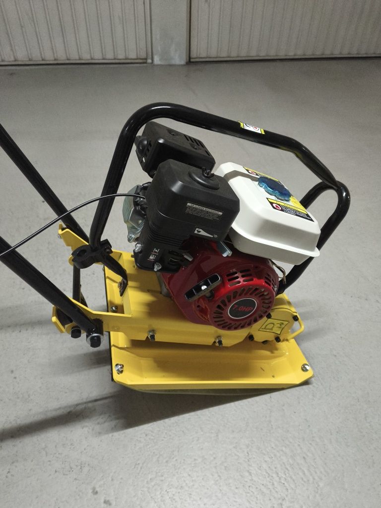 Placa compactadora Vibratória 65kg com tapete