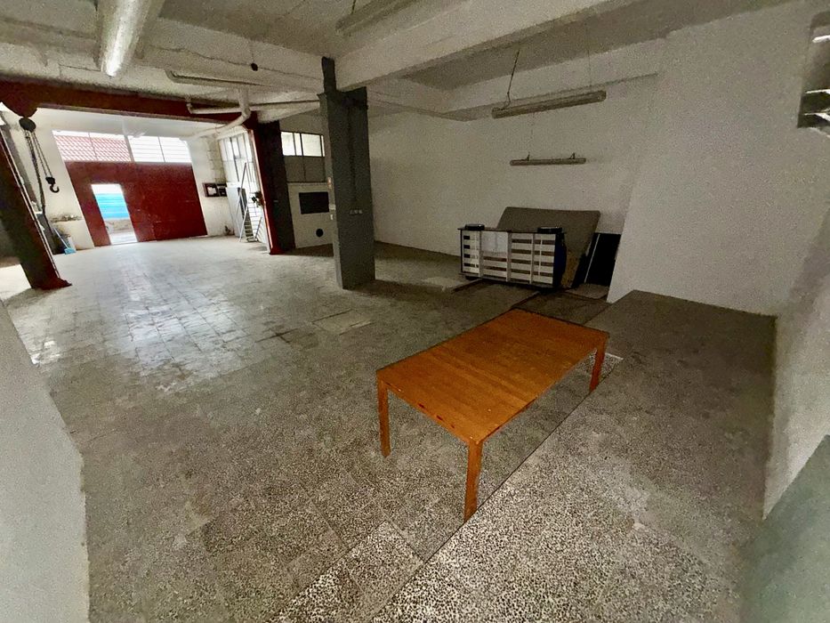 Armazem 210m2 odivelas