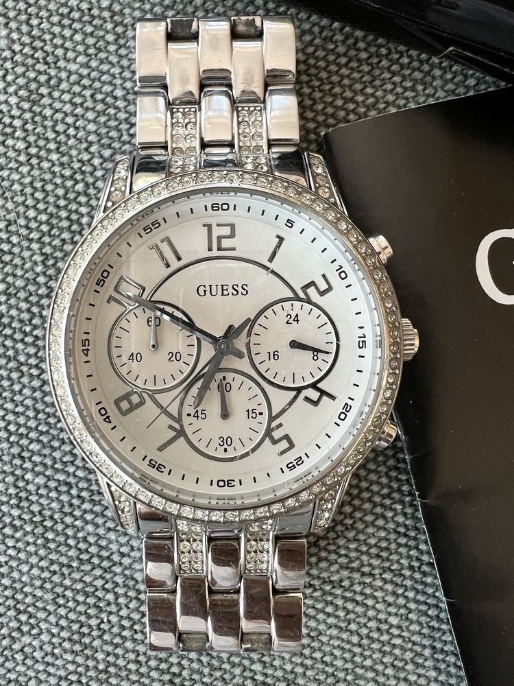 Годинник Guess та каміння Swarovski