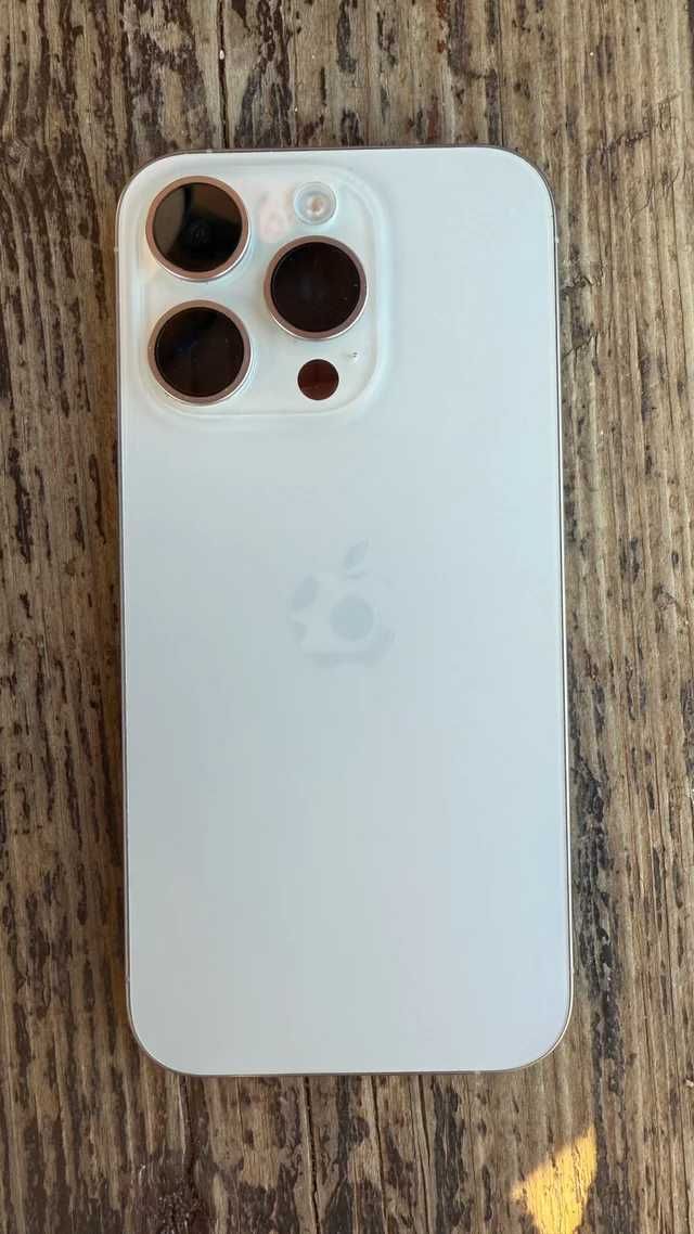 Apple iPhone 15 pro 256gb titanium white