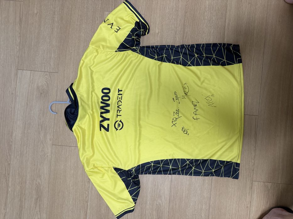 Футболка з оригінальними підписами команди cs 2 Team Vitality